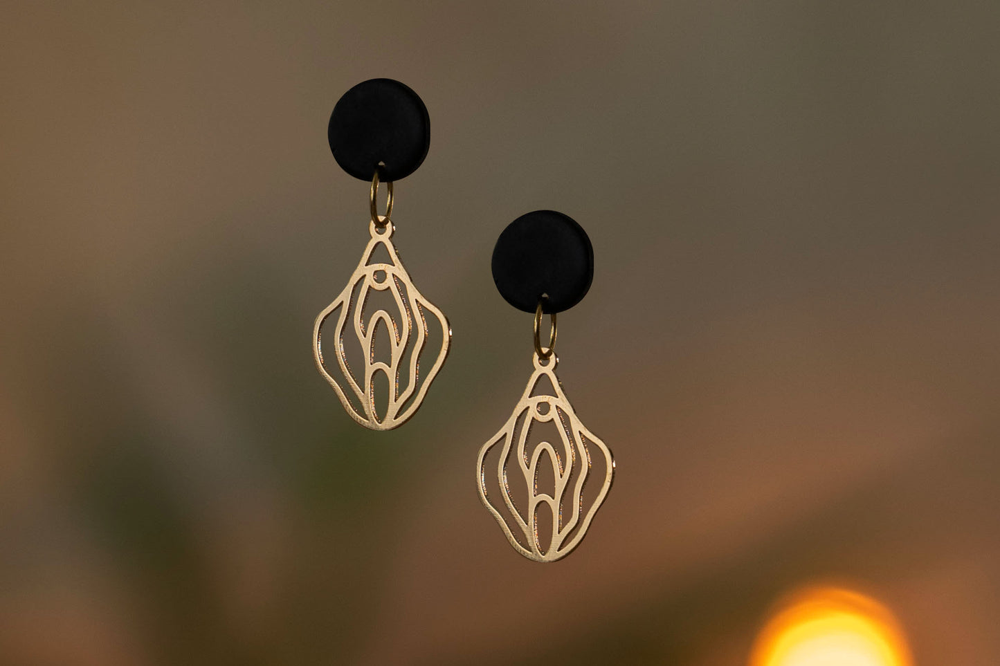 Vulva Design Ohrringe | Gold und Silber | Verschieden Formen & Verschlüsse | Aus Deutschland | Feministischer Schmuck