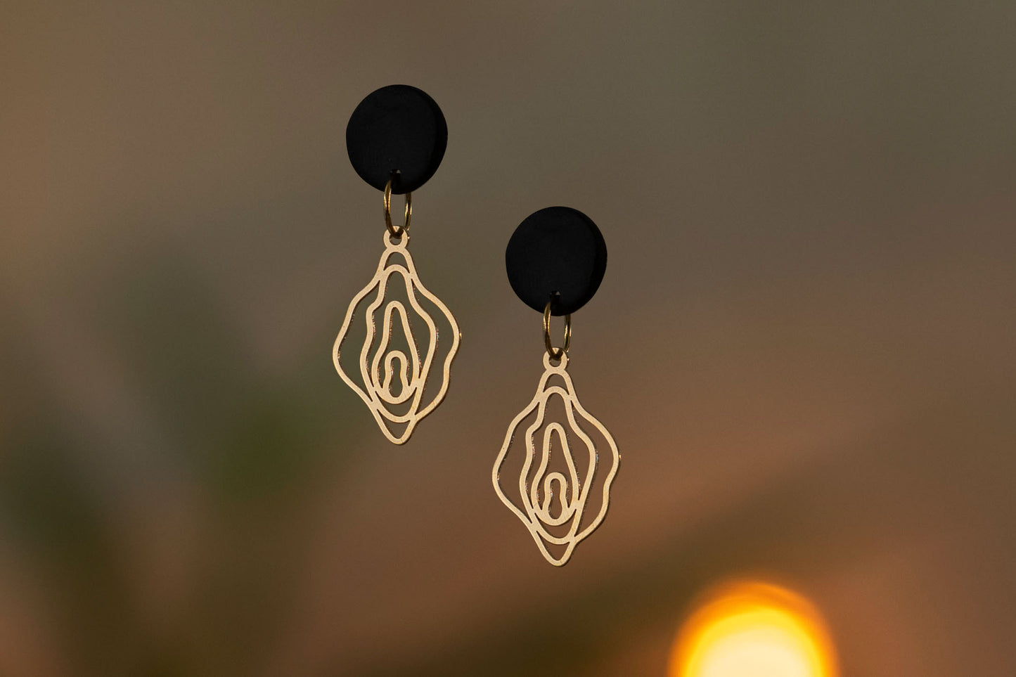 Vulva Design Ohrringe | Gold und Silber | Verschieden Formen & Verschlüsse | Aus Deutschland | Feministischer Schmuck