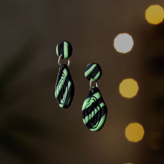 Vulva Ohrringe | Paar | Unikat | Glow in the Dark | Silberoptik | Polymer Clay | Handgemacht | Ohrstecker | aus Deutschland